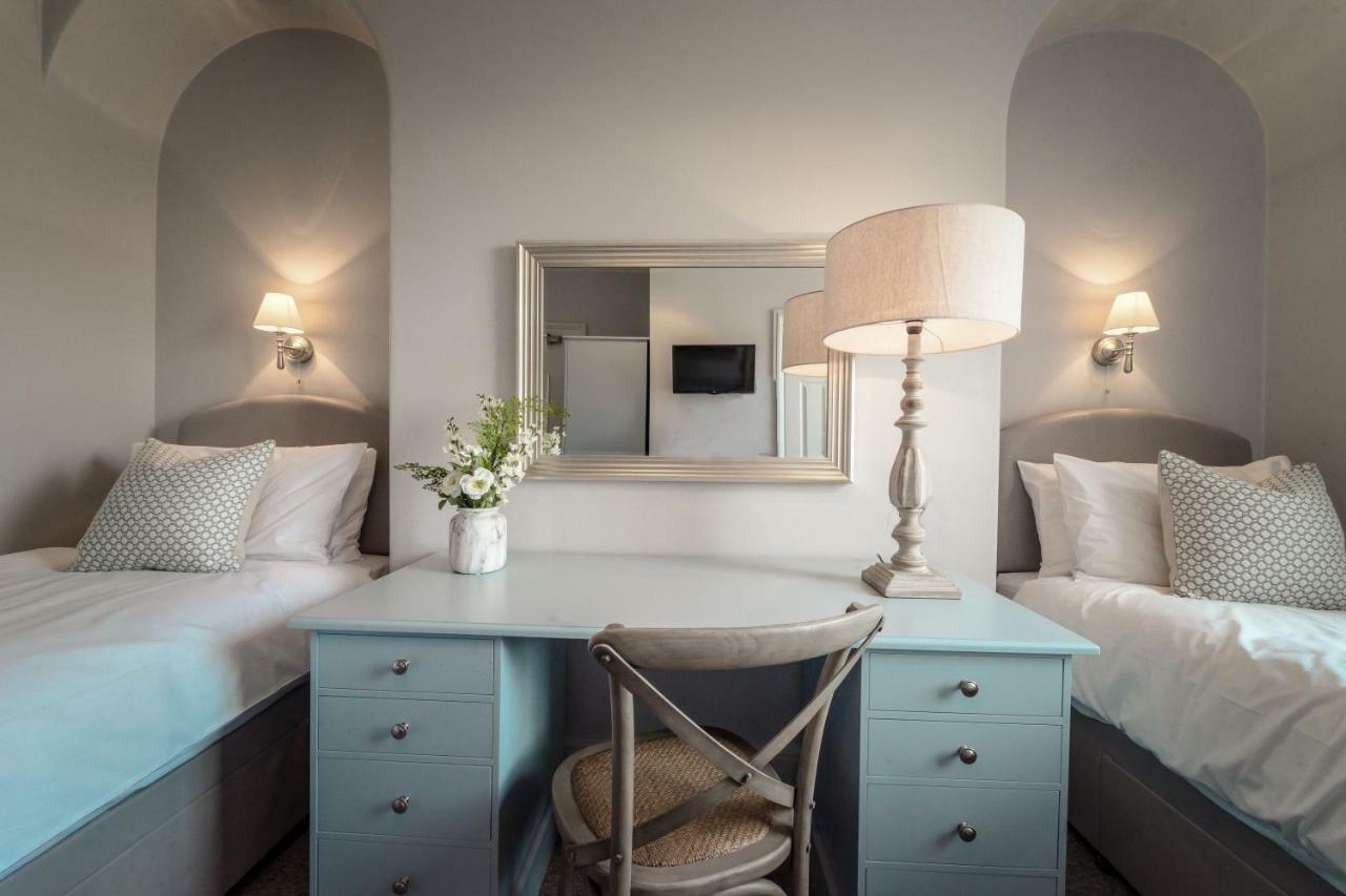 Anabelle'S Guest House Бат Екстериор снимка
