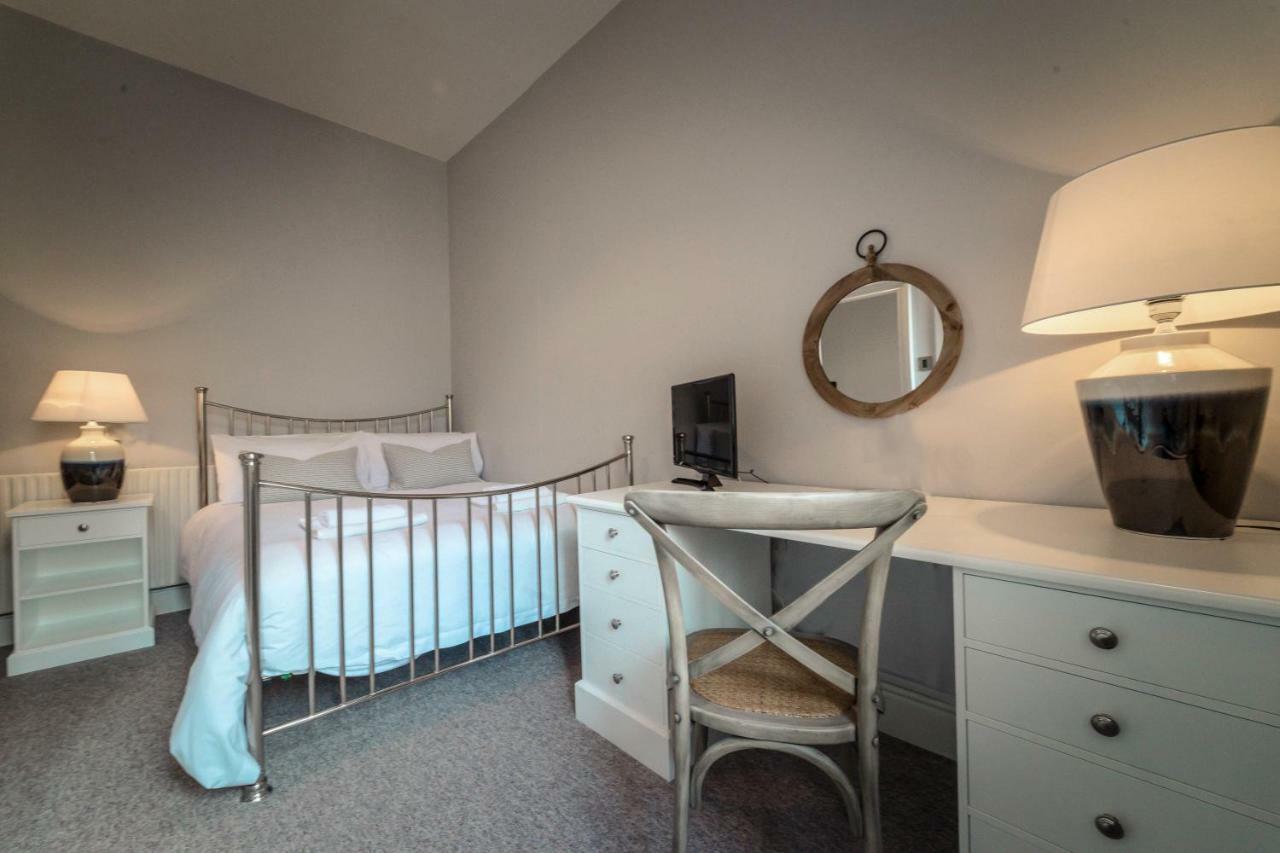 Anabelle'S Guest House Бат Екстериор снимка