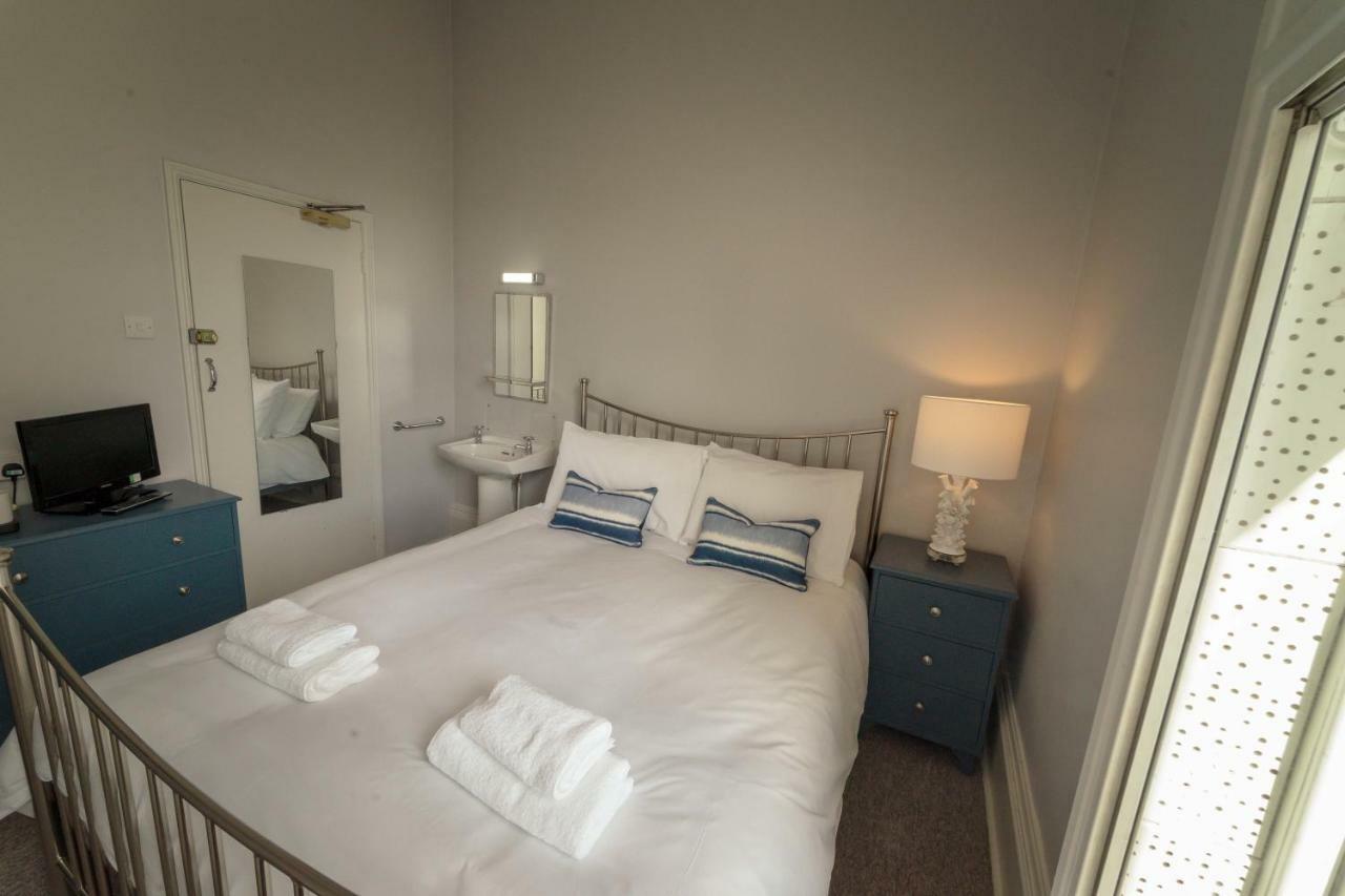 Anabelle'S Guest House Бат Екстериор снимка