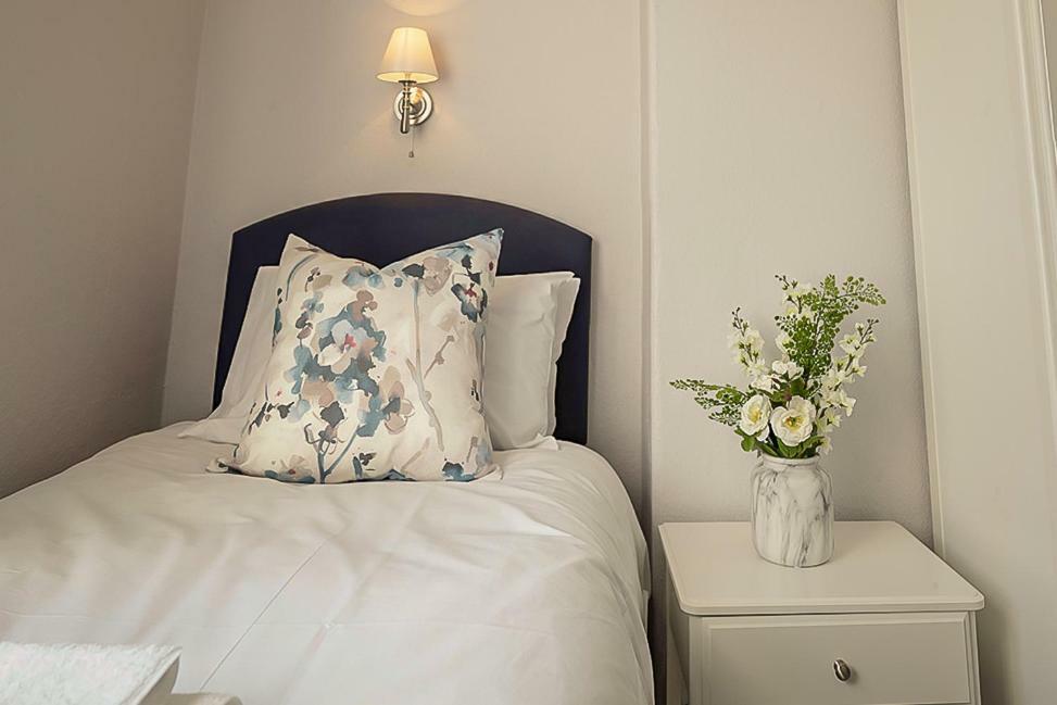 Anabelle'S Guest House Бат Екстериор снимка