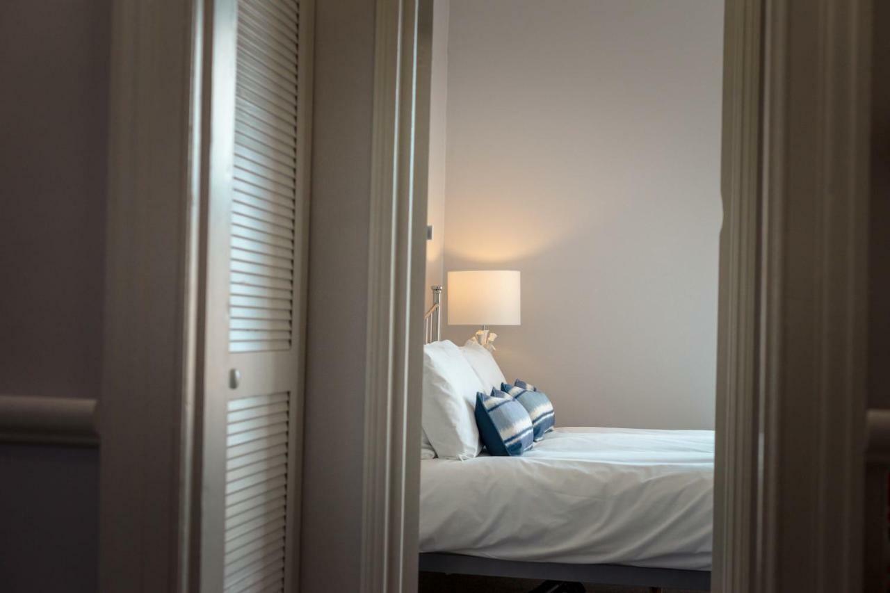 Anabelle'S Guest House Бат Екстериор снимка