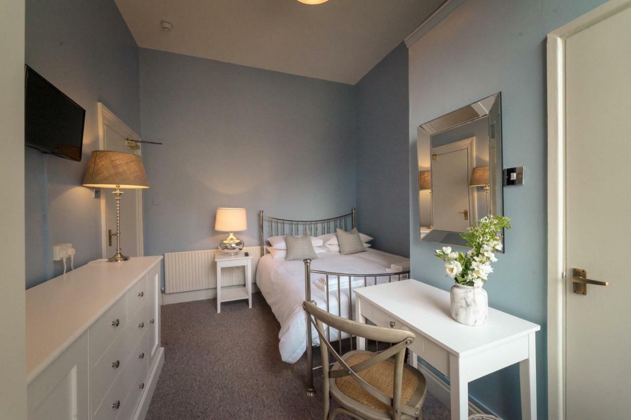 Anabelle'S Guest House Бат Екстериор снимка